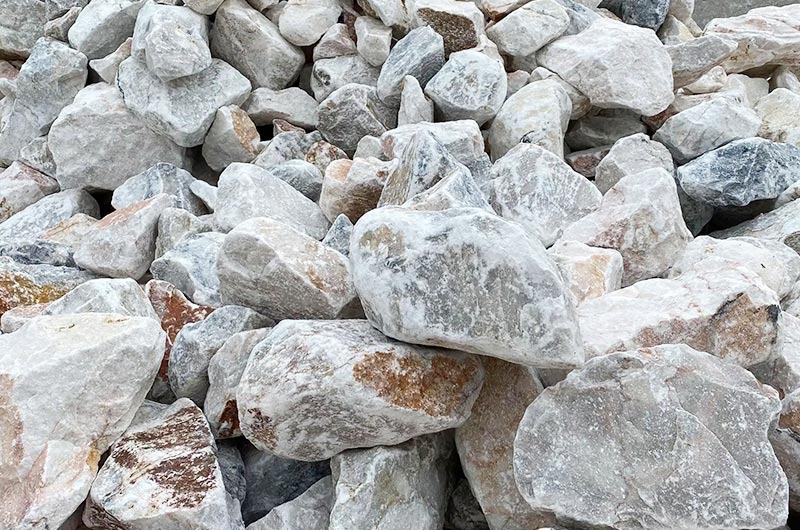 大理石主要是以大理岩为代表的一类岩石,因其具有结构简单,耐高温